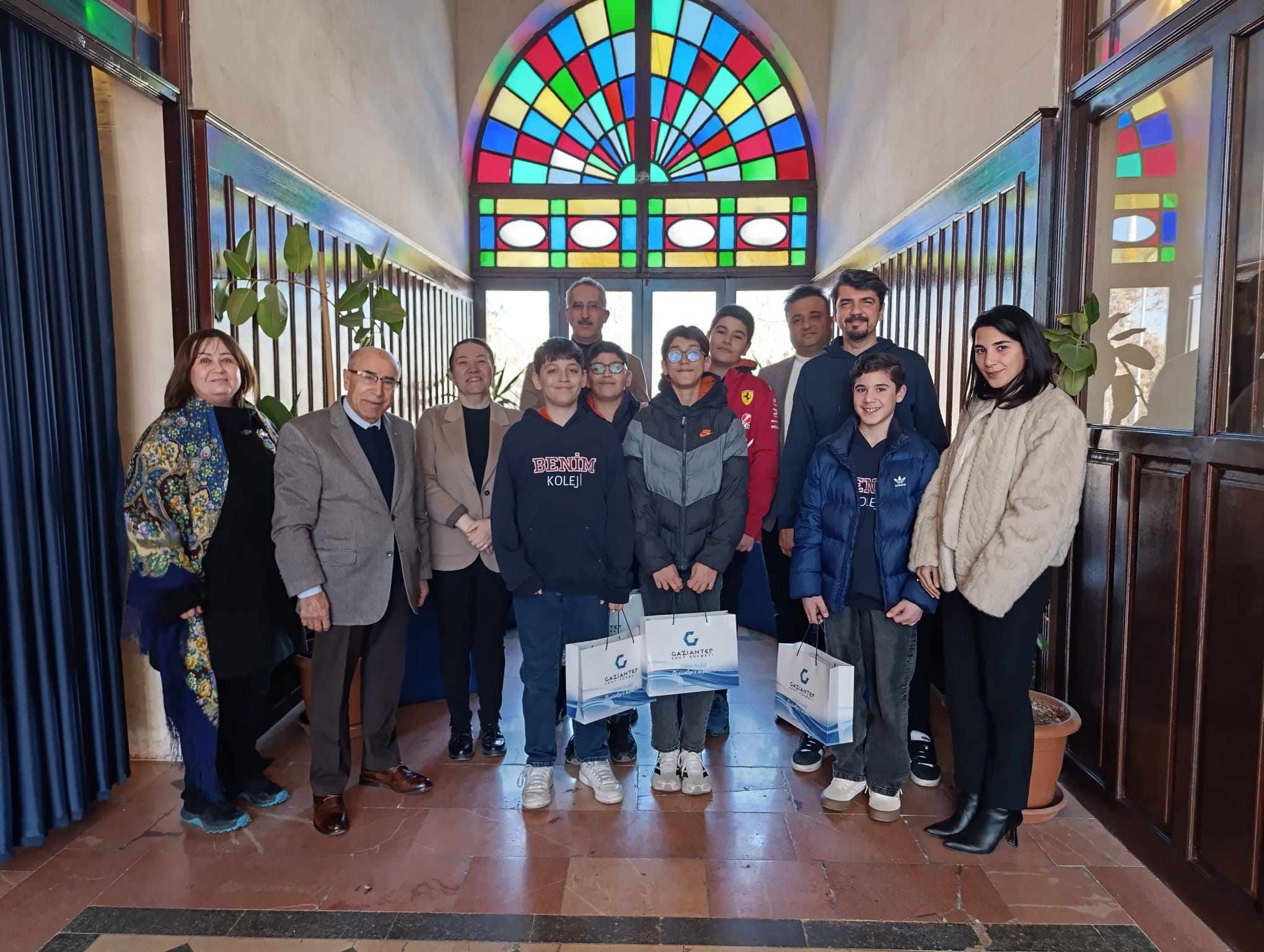 Türkiye ve Dünya Şampiyonu Benim Koleji Kodlama Robotu Takımı'ndan Kent Konseyi'ne ziyaret 